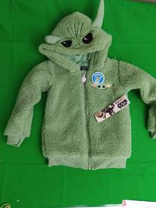 lot 22 image: STAR WARS KIDS HOODIE UNWORN