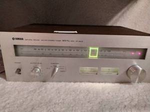 lot 3 image: YAMAHA NATURAL SOUND AMFM TUNER