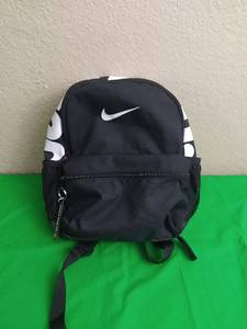 lot 36 image: NIKE JUST DO IT BACK PACK