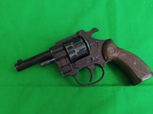lot 28 image: PRECISE 880 .22 CAL STARTER REVOLVER PISTOL MADE IN ITALY