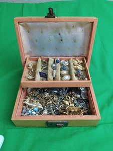 lot 96 image: MELE JEWELRY BOX WITH CONTENTS
