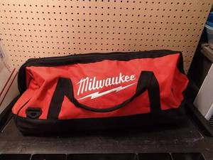 lot 98 image: MILWAUKEE TOOLBAG