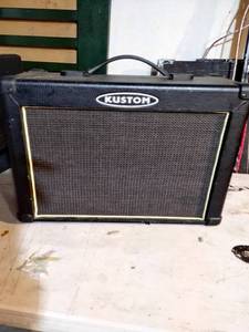 lot 137 image: Kustom Guitar Amp