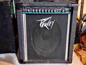 lot 138 image: Peavey Guitar amp