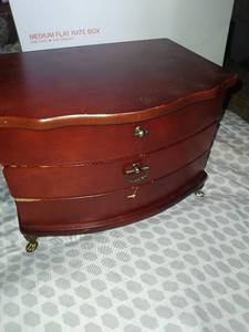 lot 5A image: $$$_JUST ADDED JEWELRY BOX WITH CONTENTS