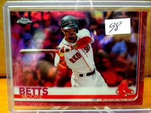 lot 98 image: 2019 TOPPS CHROME MOOKIE BETTS PINK REFRACTOR CARD #50 $