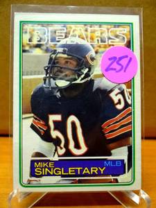 lot 251 image: ROOKIE CARD - 1983 Topps Set MIKE SINGLETARY ROOKIE #38 CHICAGO BEARS