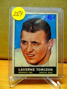 lot 259 image: VINTAGE 1961 Topps Football Card # 157 Laverne Torczon Buffalo Bills