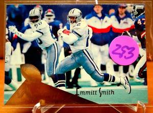 lot 293 image: Emmitt Smith 1994 Pinnacle Trophy Collection #81 - Dallas Cowboys HOF