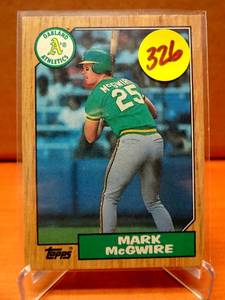 lot 326 image: SUPERSTAR ROOKIE - 1987 Topps #366 Mark McGuire Rookie Card Oakland As Athletics $$