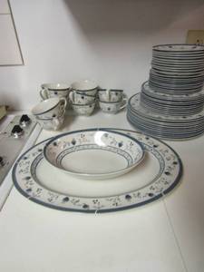 lot 4 image: Royal Doulton Blue floral Cambridge design service for 10.  10 dinner plates 10 cups, 10 saucers, 10 salad plates, 10 dessert plates