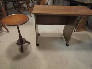 lot 25 image: Rolling microwave cart 1 side folds up 26x26x16 and side table oval 3 legs 23x14