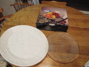 lot 22 image: Sweet Heart 14 fruit bow Nib,   13 church plate, 20x16 white turkey platter
