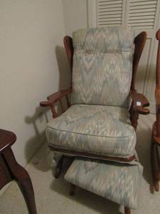 lot 68 image: Solid wood rocker with foot stool great condition