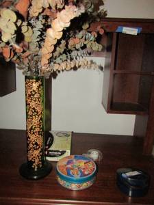 lot 81 image: 16 hand painted vase, coasters, tin cans, putting pal golf balls