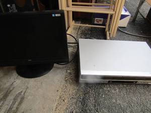 lot 93 image: Zenith DVDVHS combo AOC computer screen with plugs-55TV stand new
