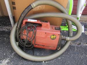 lot 100 image: Eureka mighty mite 2.0 HP Vacume