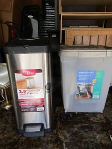 lot 120 image: Dog food storage bin and small black trashcan