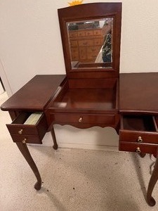 lot 3 image: 1989 Bombay vanity secret top drawer lift top with mirror 2 smaller drawers 30x35x19 complete with stool 19x20