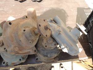 lot 479 image: qty 7 1938-1949 pontiac water pumps