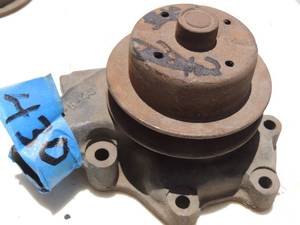 lot 430 image: 1941-1942 chevy water pump