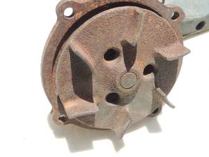 lot 437 image: pontiac 1955-1958  gmc 1960-1961 water pumps