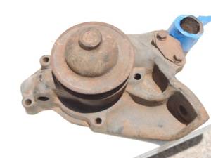 lot 439 image: 122-1 water pump