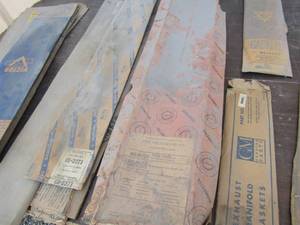 lot 357 image: 10 plus gasket sets NIB by GM , McCord , victor