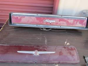 lot 372 image: marquis and thunderbird lens and taillight assembly parts