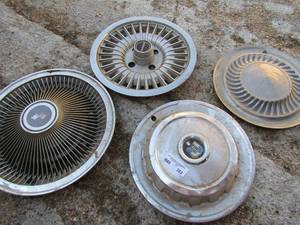 lot 383 image: 4 hubcaps vintage for ford Cadillac