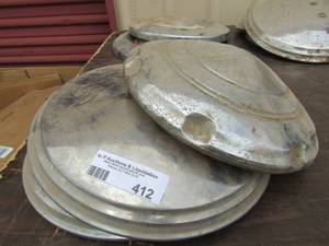 lot 412 image: 3 total buick hubcaps