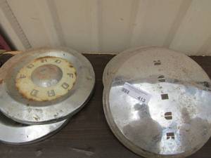 lot 413 image: 2 ford hubcaps 3 kunik hubcaps