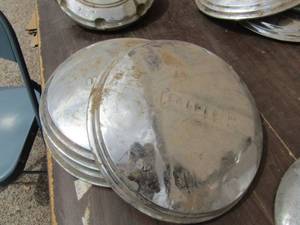 lot 414 image: 3 buick hubcaps