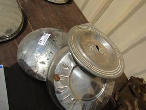 lot 415 image: various style hubcaps