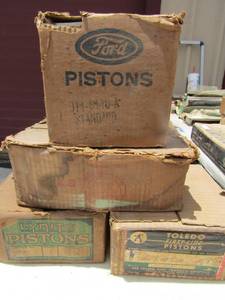 lot 619 image: lynite 22580,nylen pistonsD-18 toledo pistons--L645A