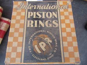 lot 698 image: 5 flat boxes international super scraper piston rings 3 516