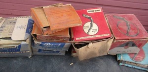 lot 725 image: lot of Pedricks and sealed power piston rings- set #525