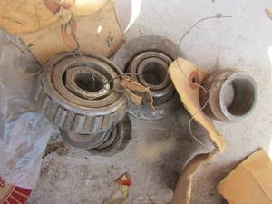 lot 778 image: large lot of bearings and shaft bearings