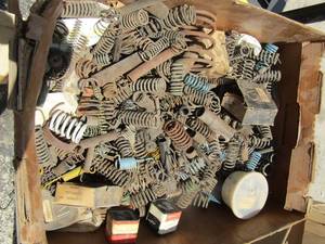 lot 816 image: large box of various size springs