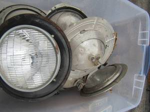 lot 943 image: Box of headlamps