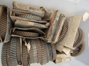 lot 945 image: BND silent timing gears qty apprx 20