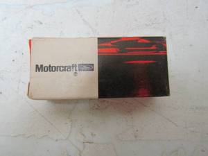 lot 59 image: Box of Motorcraft condensers part # DC-3 qty 15 plus