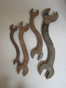 lot 99 image: s curved wrenches of various sizes qty 4