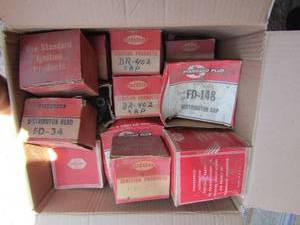 lot 19 image: Supreme standard ignition service part F-928 distributor cap, -- Standard distributor head FD-34 qty approx. 20