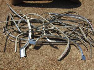 lot 139 image: WHEEL WELL TRIM - SOME NOS