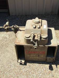 lot 190 image: Champian spark plus service machine vintage no #