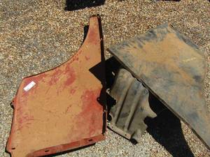 lot 195 image: 1941 FORD & 1949-1950 PLYMOUTH FENDER Panels