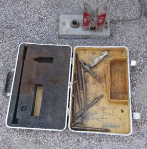 lot 231 image: A1-12 Armatuer tester 115 Volt, 50-60 cycle- , yellow breif case with impact chizzels