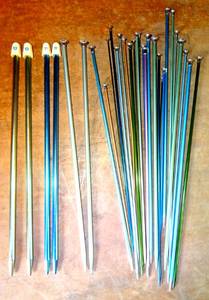 lot 19 image: VINTAGE LOT OF KNITTING NEEDLES INCLUDING GRANTS AS SHOWN