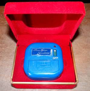 lot 21 image: VINTAGE HAIR BRAIN STIMULATOR IN CASE